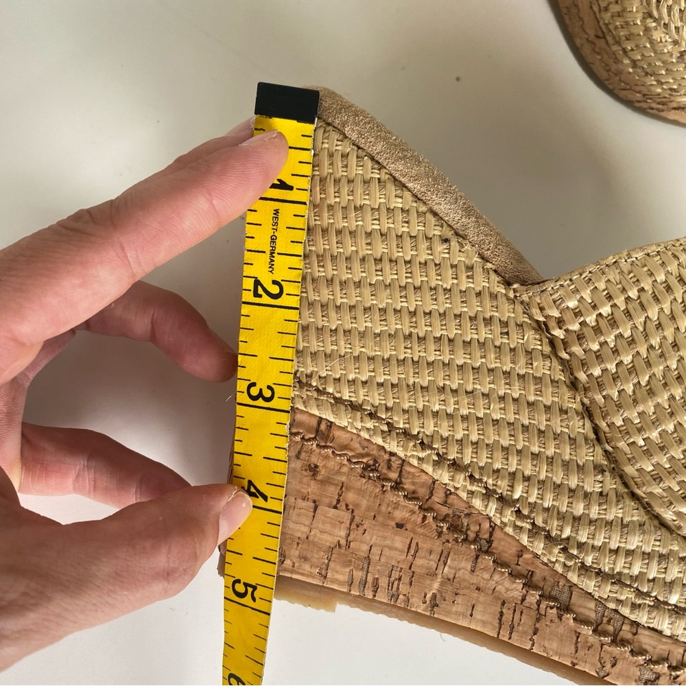 🌻Very Volatile Tan Wedge Woman’s Shoes size 6 with Natural Textures - Picture 10 of 10